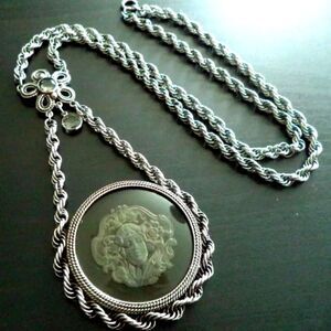 VINTAGE HIGH END REVERSE CARVED CAMEO 24" NECKLACE